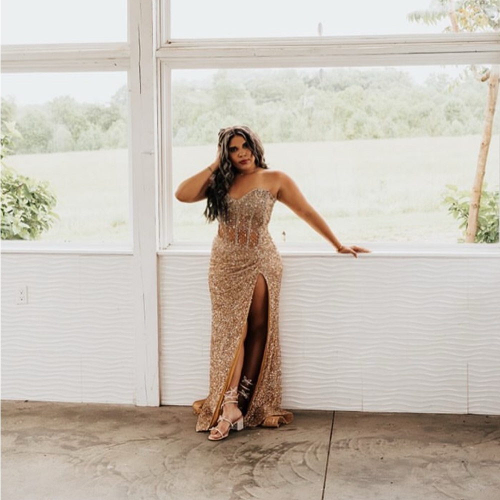 Portia and Scarlett Prom Dress